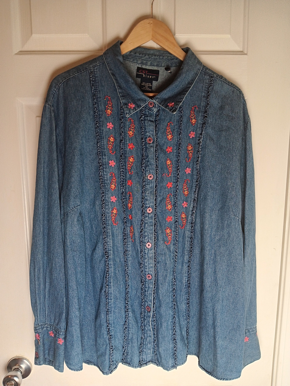 VTG CST Blues Size 24 Long Sleeve Denim Button Blouse Embroidered Paisley Floral